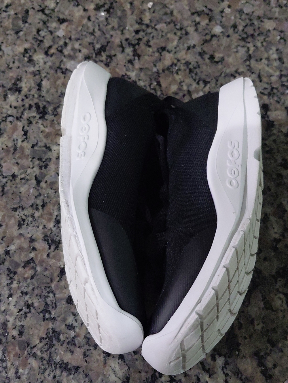 Oofos Oomg Sport LS Low Black/White Women’s Sz 7 - Picture 4 of 9